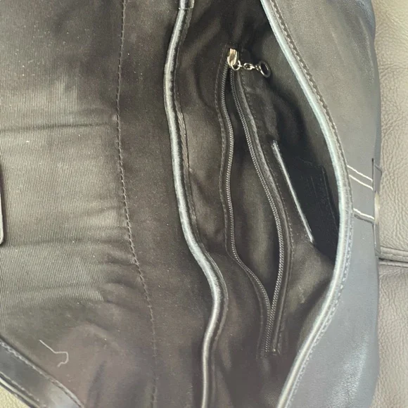 Authentic Coach Purse: black leather - Picture 4 of 5